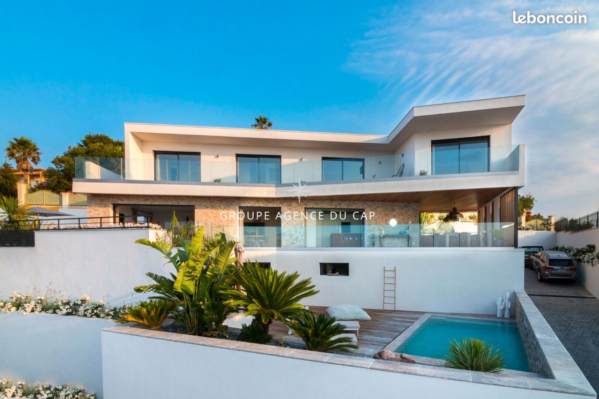 Maison 8 pièces 360 m² · à Fréjus · 360 m² · 2 950 000 €