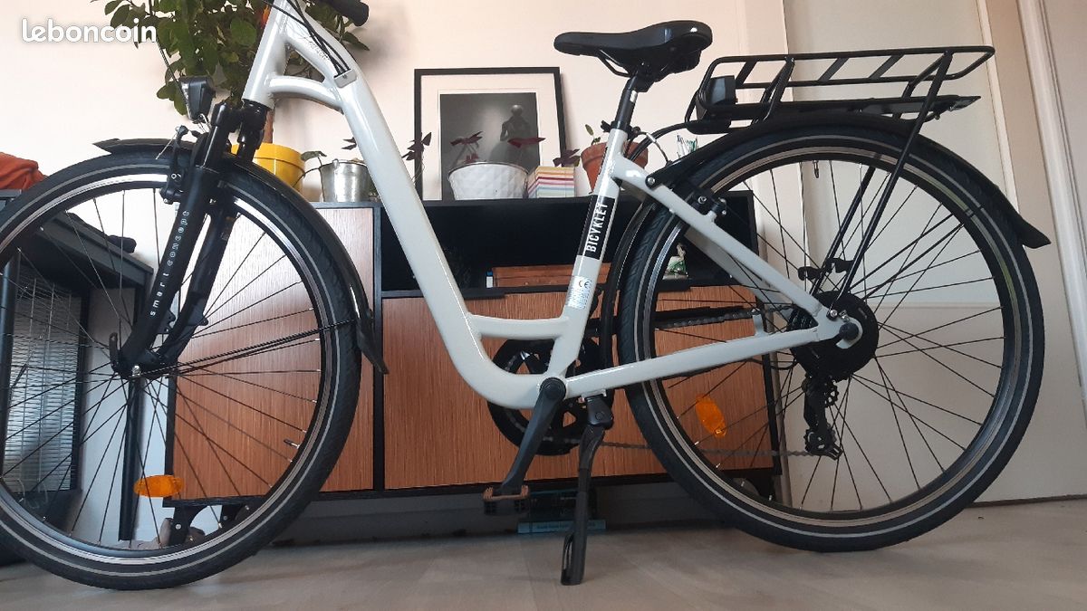 Electric Bike O2feel Lyon Exploring Lyon's Bike (E Velo Lyon)