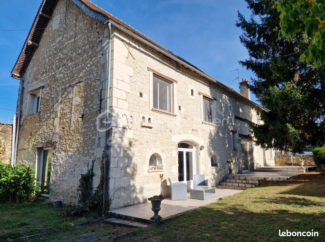 Maison 8 pièces 289 m² · à Châtellerault · 289 m² · 325 000 €