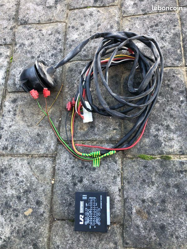 Attelage Rigide Fixe Auto-Hak + Faisceau électrique 7 Broches Universel Pour Renault Mégane IV Grand Coupé Berline (à Partir De 2017)