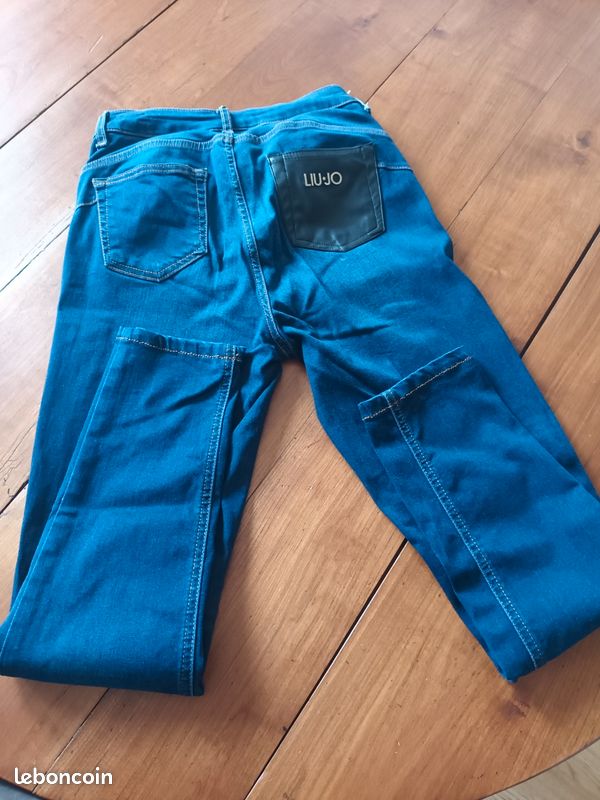 Un lot de 2 jeans marque liu jo avec strass (image 3)