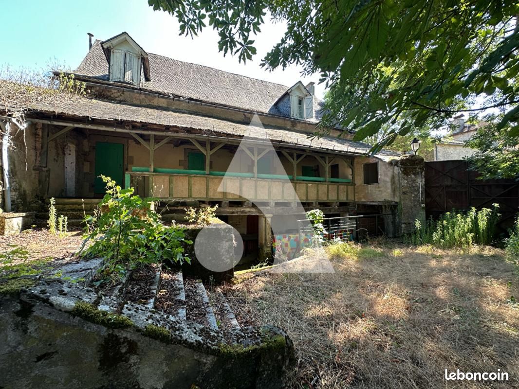 Maison 13 pièces 393 m² · à Assier · 393 m² · 158 000 €