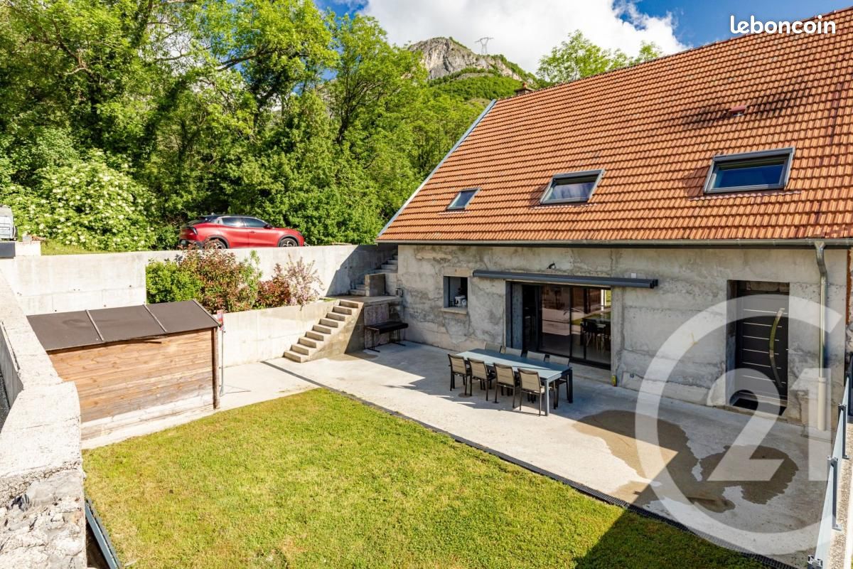 Maison 6 pièces 270 m² · à Le Gua · 270 m² · 425 000 €