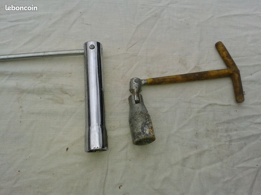 2 clés à bougies (image 1)