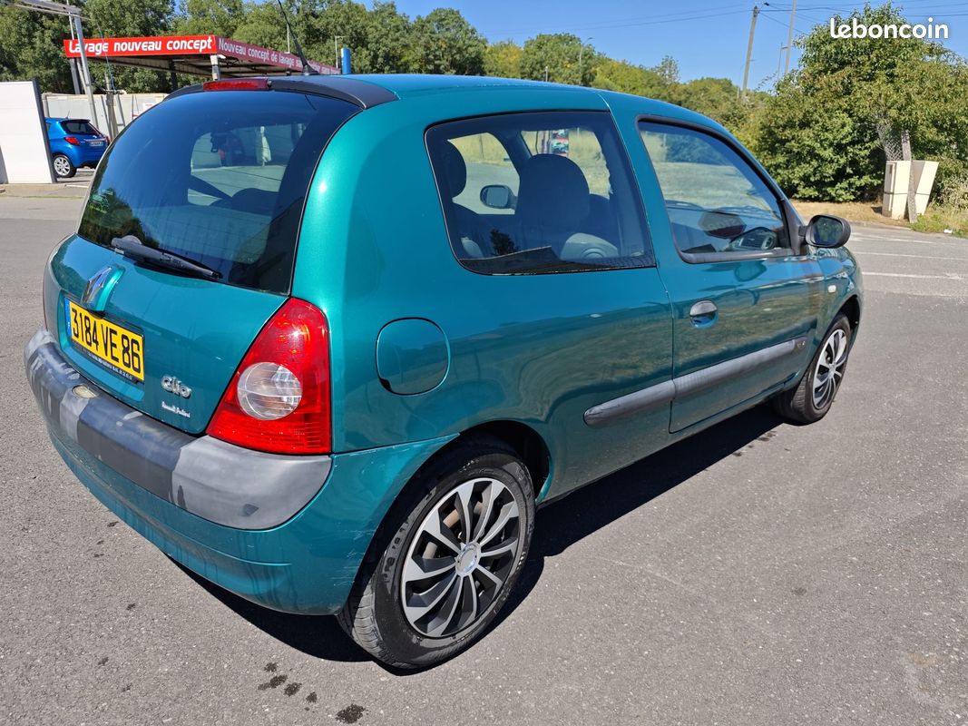 RENAULT Clio 150000KM ESSENCE 3 Portes Phase 2 1.2 i 16V 75CV (image 8)