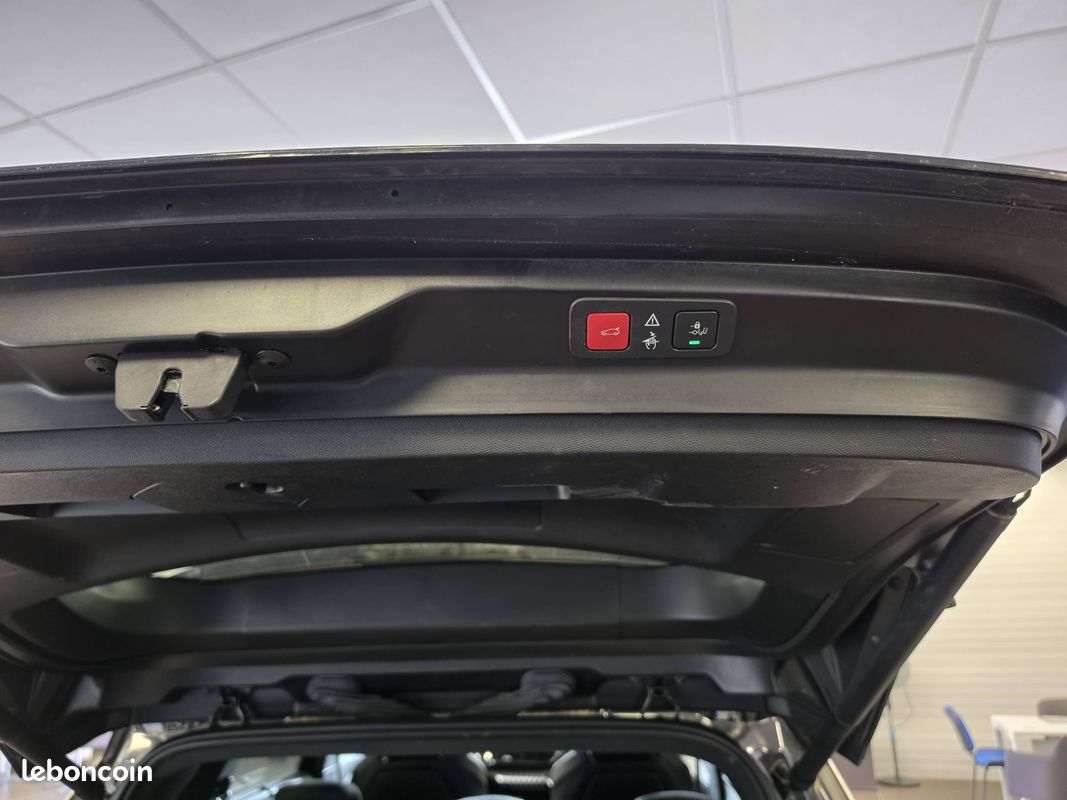 PEUGEOT 5008 PureTech 130ch S&S EAT8 GT (image 9)