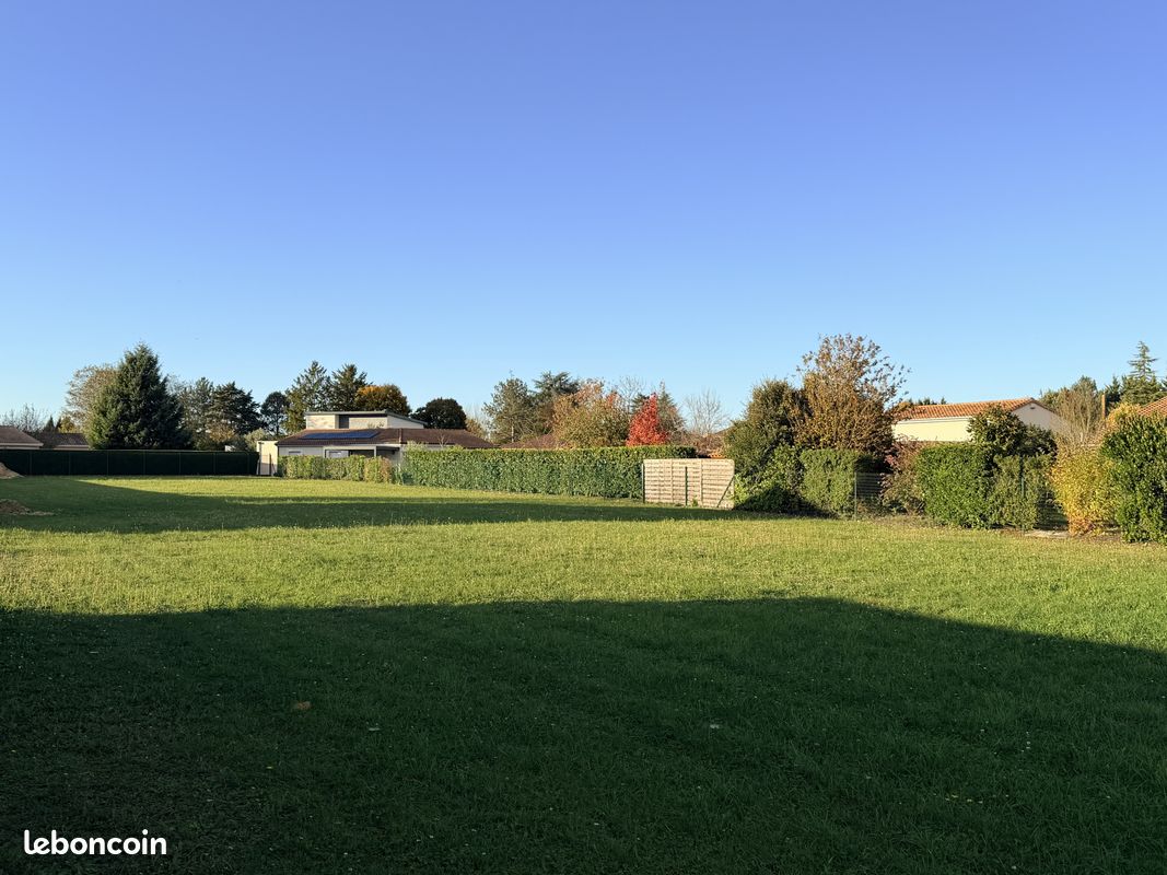 Terrain 2374 m² · à Buxerolles · 2 374 m² · 160 000 €