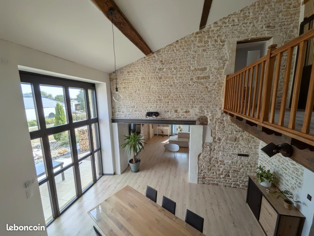 Maison 6 pièces 157 m² · à Aigondigné · 157 m² · 285 000 €