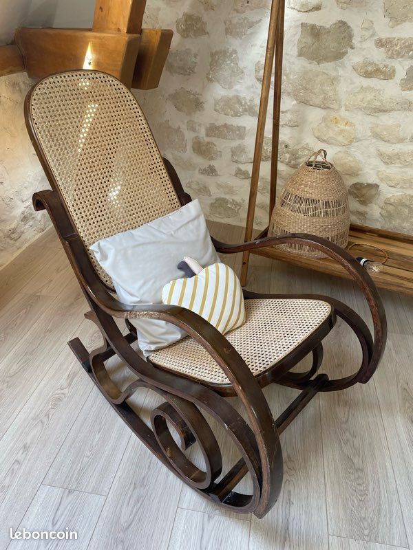 Fauteuil à bascule - Rocking-chair en bois (image 1)