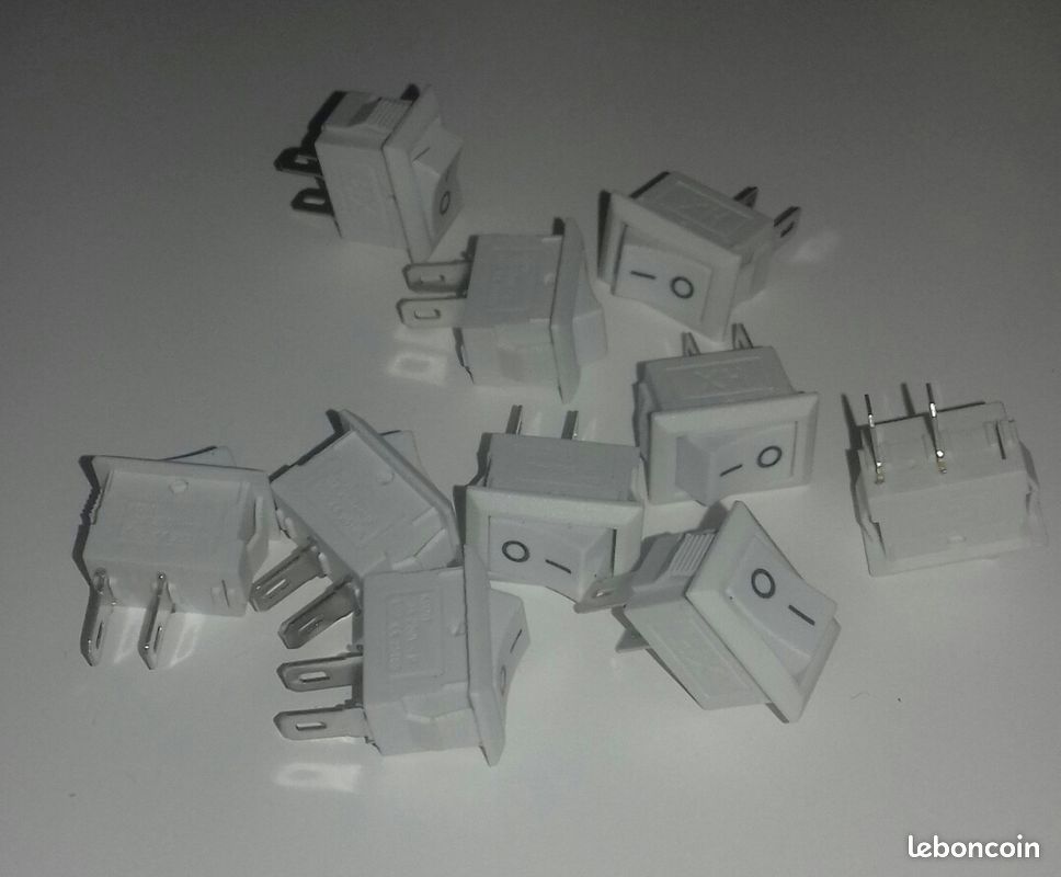 Interrupteur à bascule 10x15mm (image 1)