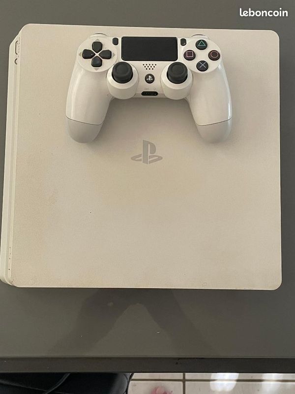 À vendre : Sony PlayStation 4 en parfait état + manette DualShock4 (image 2)