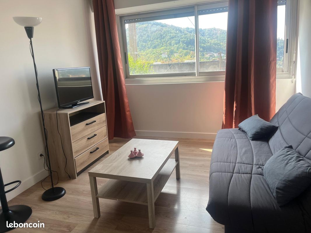 Appartement 1 pièce 28 m² · à Thiers · 28 m² · 379 €
