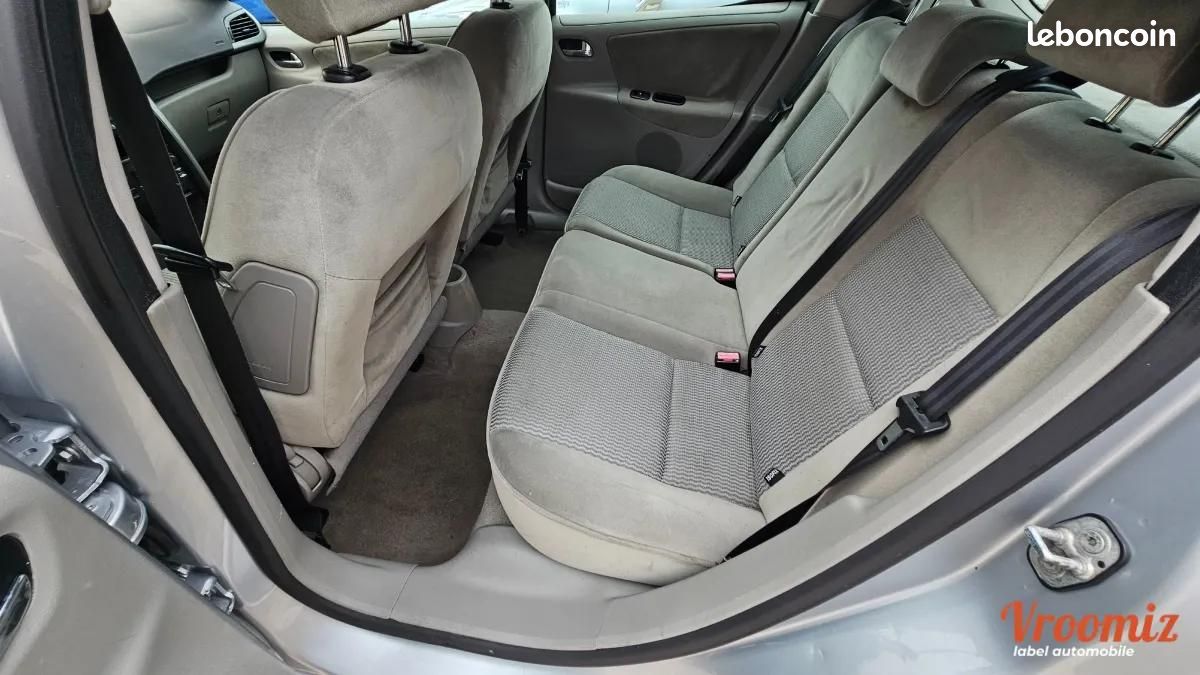 Peugeot 207 1.6 hdi 110 cv POUR EXPORT 5 portes "Embrayage + distribution + amortisseurs remplacées" (image 3)