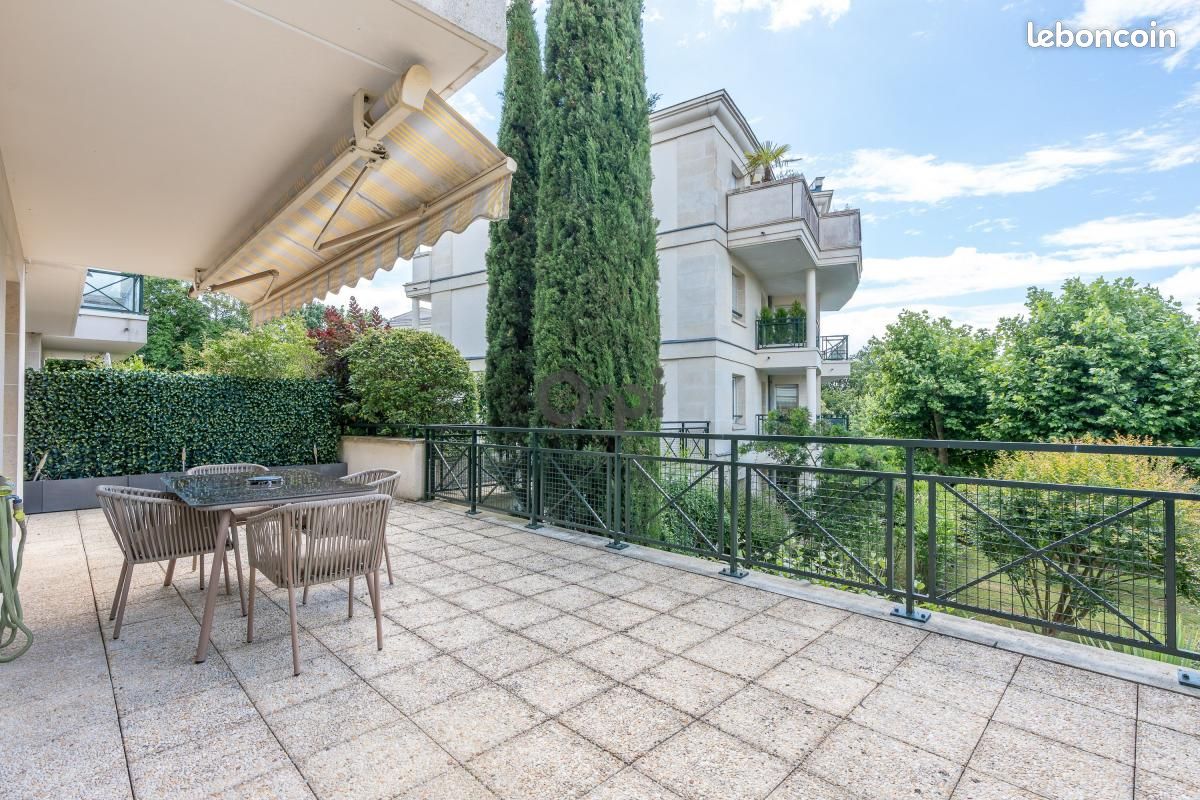 Appartement 4 pièces 94 m² · à Le Plessis-Robinson · 94 m² · 2 376 €