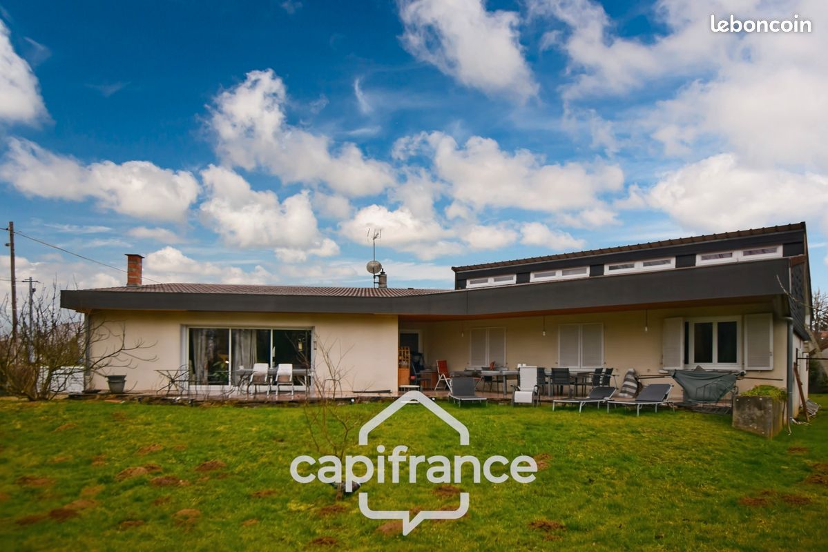 Maison 5 pièces 161 m² · à Bletterans · 161 m² · 287 000 €