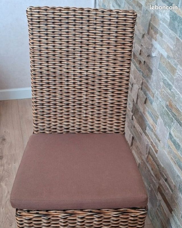 Table de salle à manger et chaises (image 3)