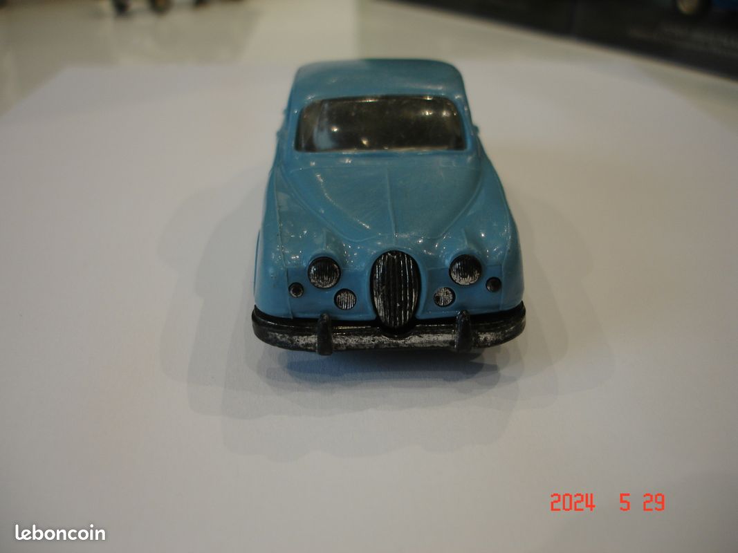 ORIGINAL NOS Norev 1/43 Jaguar Mk1 2,4 Bleue Voiture Miniature Boite