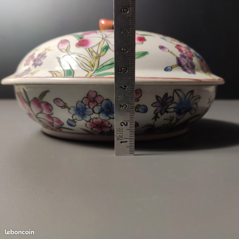 Boîte couverte ancienne en porcelaine polychrome - Décor Floral - Style Famille Rose (image 13)
