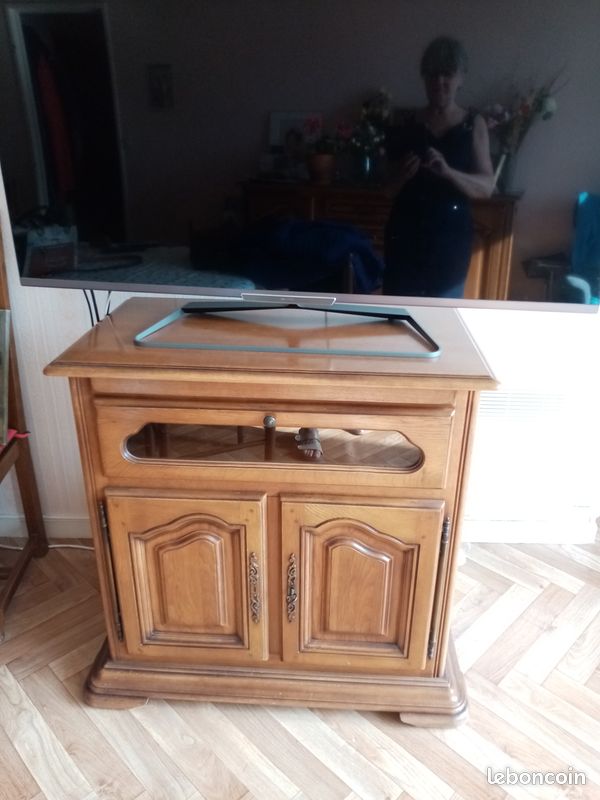 Vends meuble de télé en chêne (image 1)