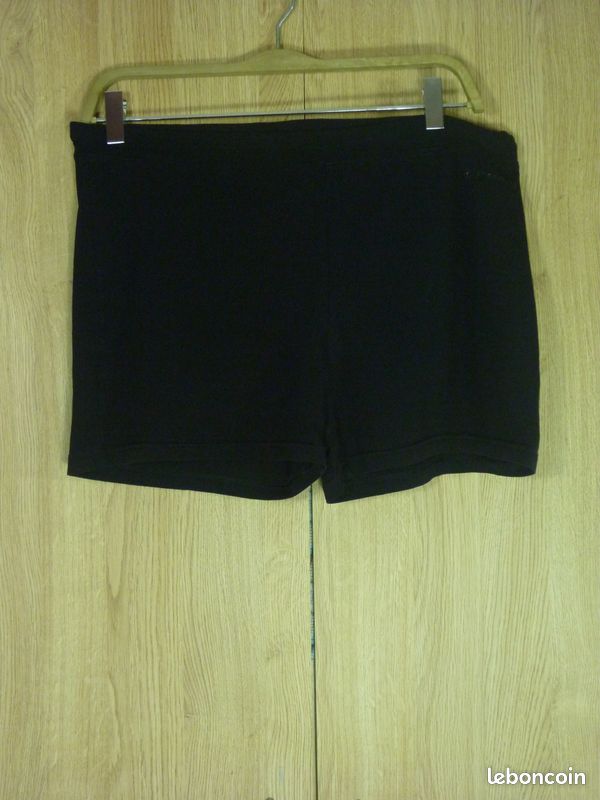 Short Sport Neuf (image 1)