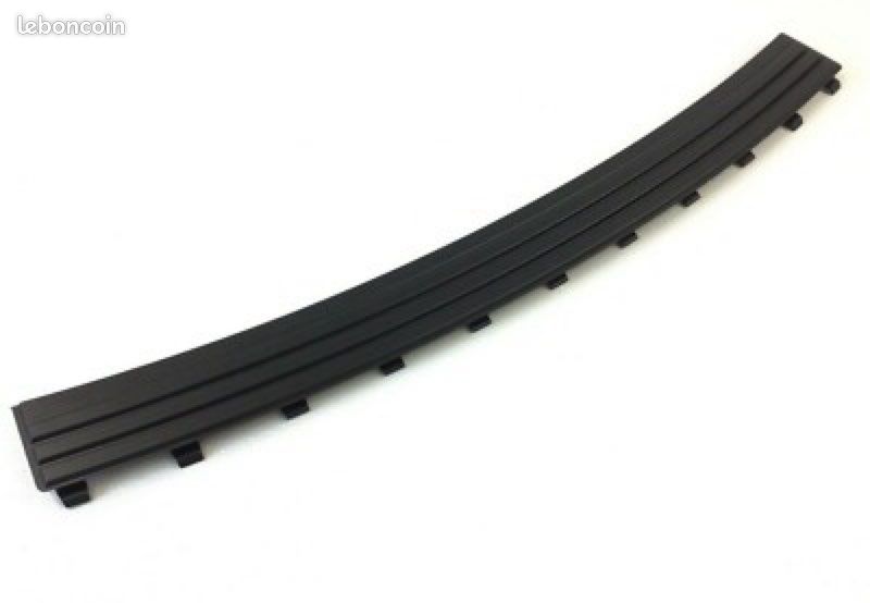 Garniture de pare choc arrière Jeep Grand Cherokee 2011-2022 68111633AB neuf origine (image 1)