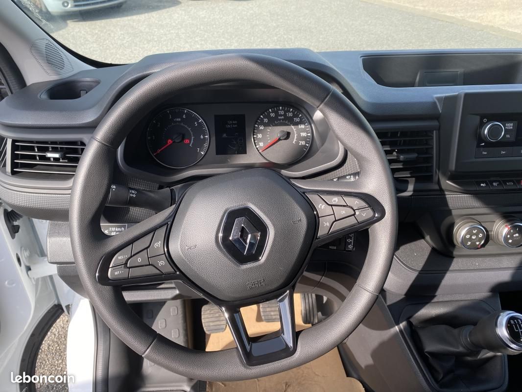 Renault Trafic III L1H1 3T BLUE DCI 150 CONFORT (image 15)