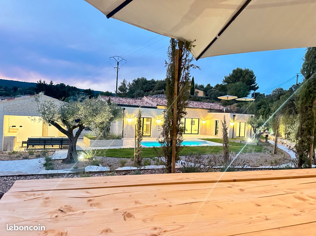 Maison 5 pièces 160 m² · à Saint-Saturnin-lès-Apt · 160 m² · 871 500 €