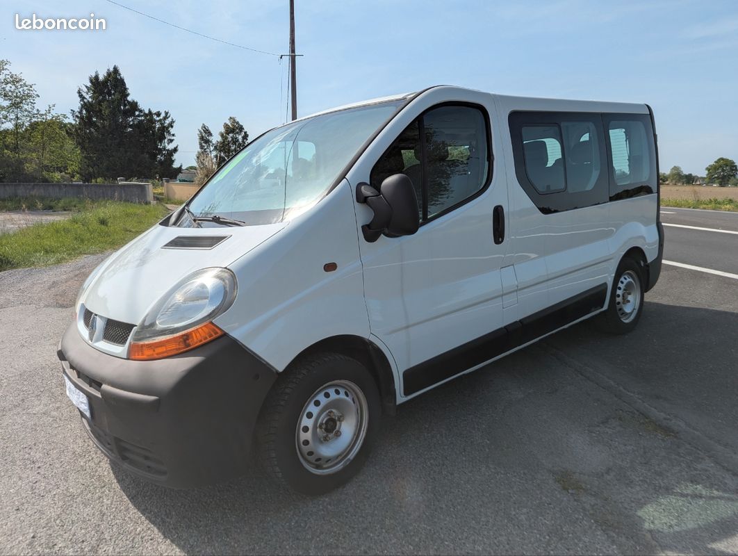 Très beau renault trafic 9 places 1.9 dci 82cv occamobile 64 pau (image 2)