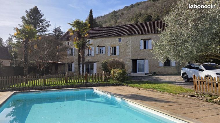 Maison 8 pièces 230 m²