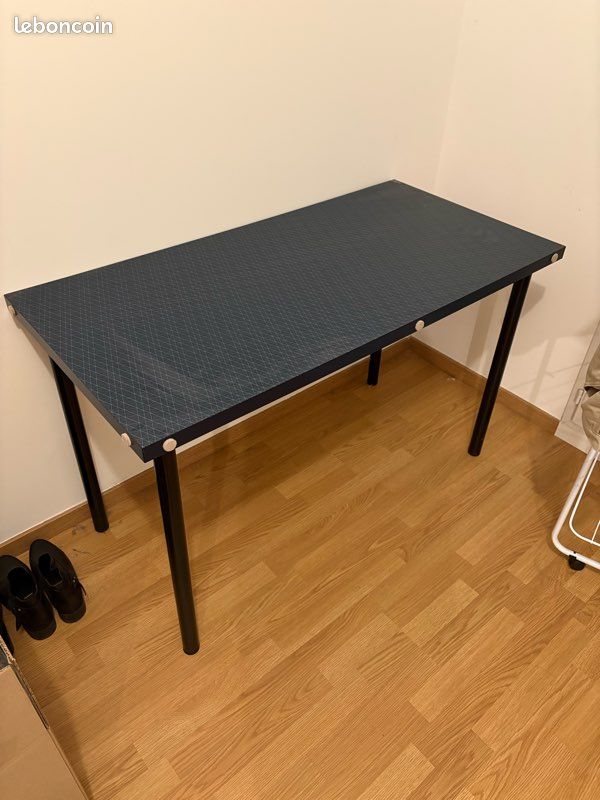 Table IKEA (image 1)