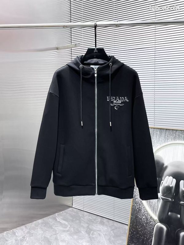 Sweat Prada noir pour homme, capuche avec cordons, poches latérales (image 1)