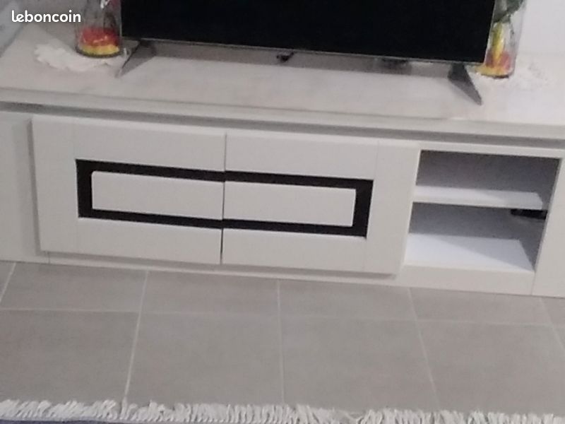 Table à manger avec 5 chaises avec table TV avec buffet (image 1)