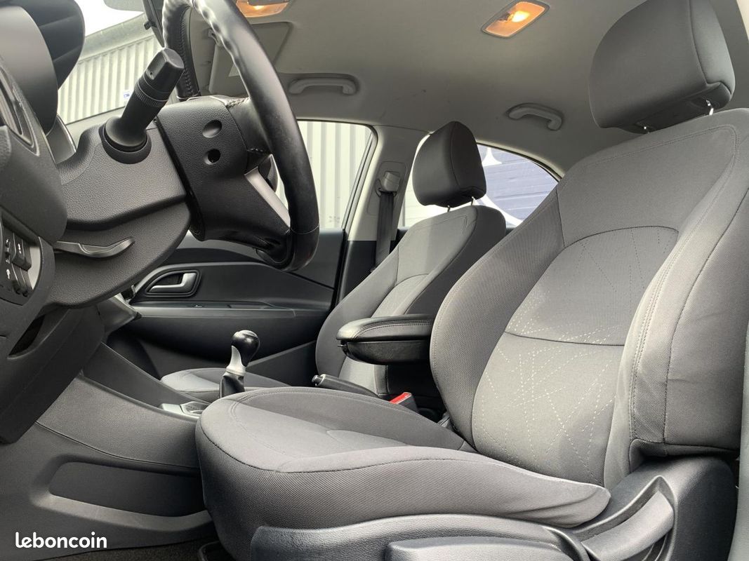 KIA RIO 1.2i 85 CH Style (image 10)