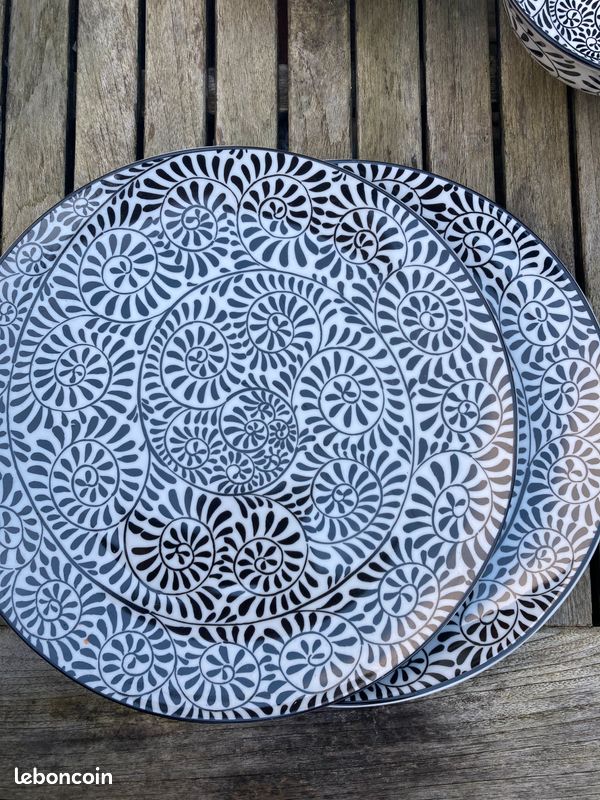 Belle vaiselle (lots différentes assiettes, bols etc.) (image 2)