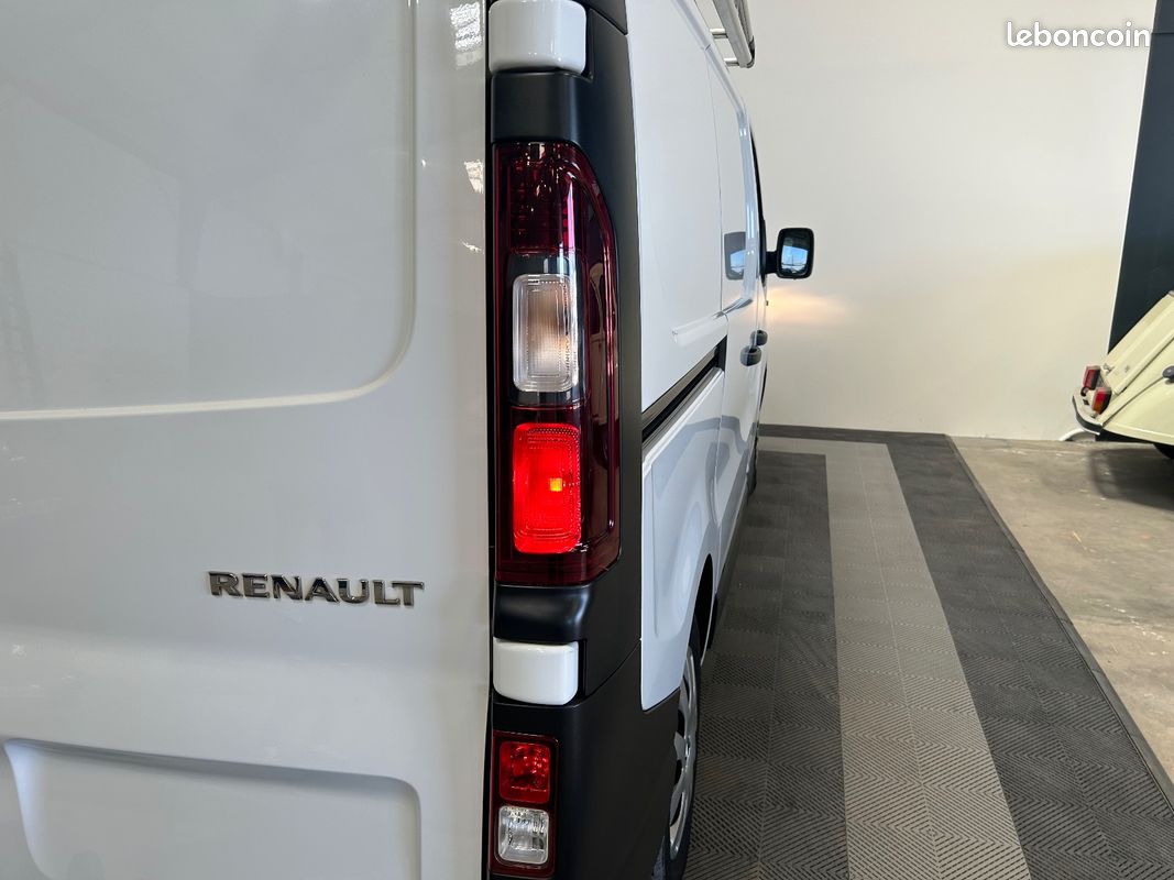 Renault trafic fourgon gn l1h1 1000 kg dci 120 e6 grand confort (image 8)