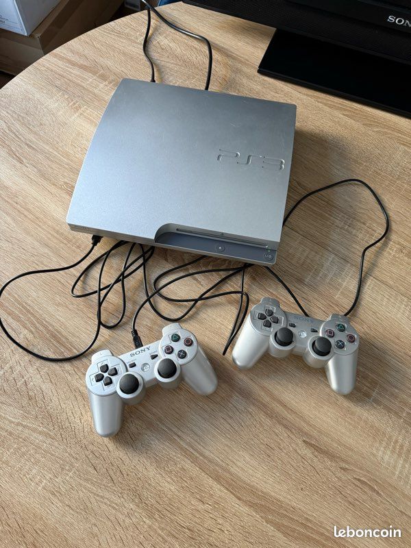PlayStation 3 Slim Silver – Édition spéciale + 2 manettes officielles (image 2)