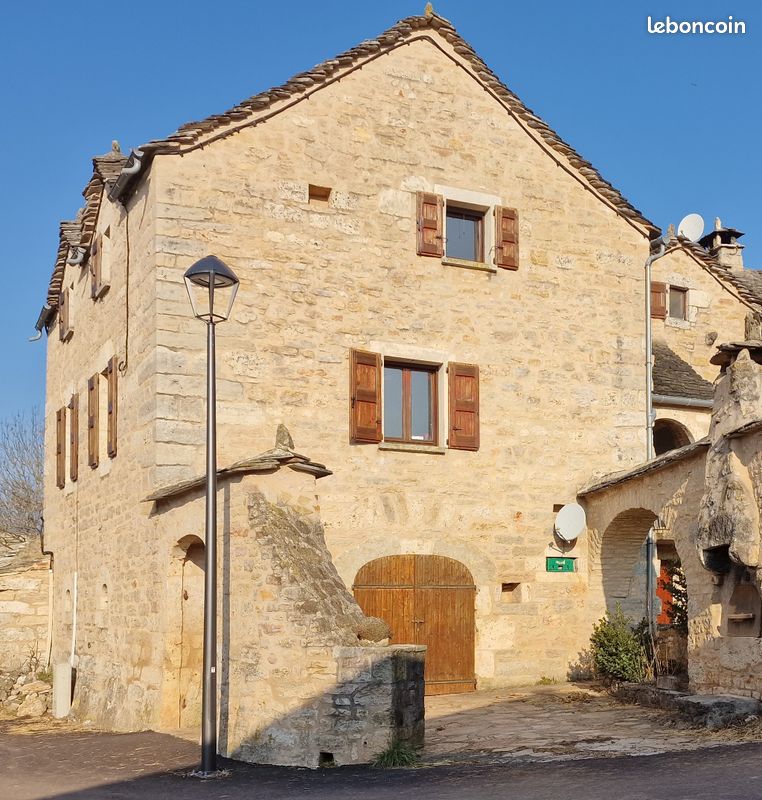 Maison 6 pièces 100 m² · à Massegros Causses Gorges · 100 m² · 740 €