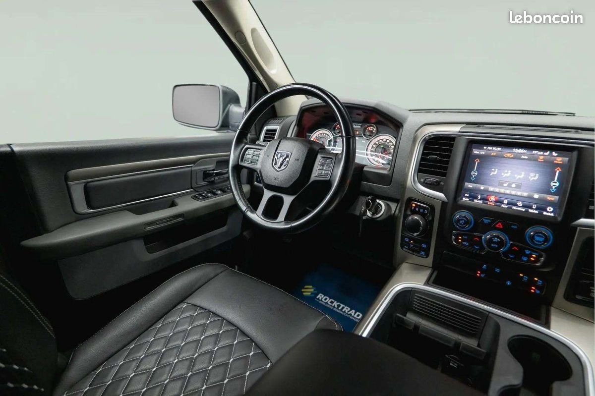 Dodge RAM 5.7 V8 HEMI 4x4 * Pack Offroad Nuit * LED * AHK * R20 (image 23)