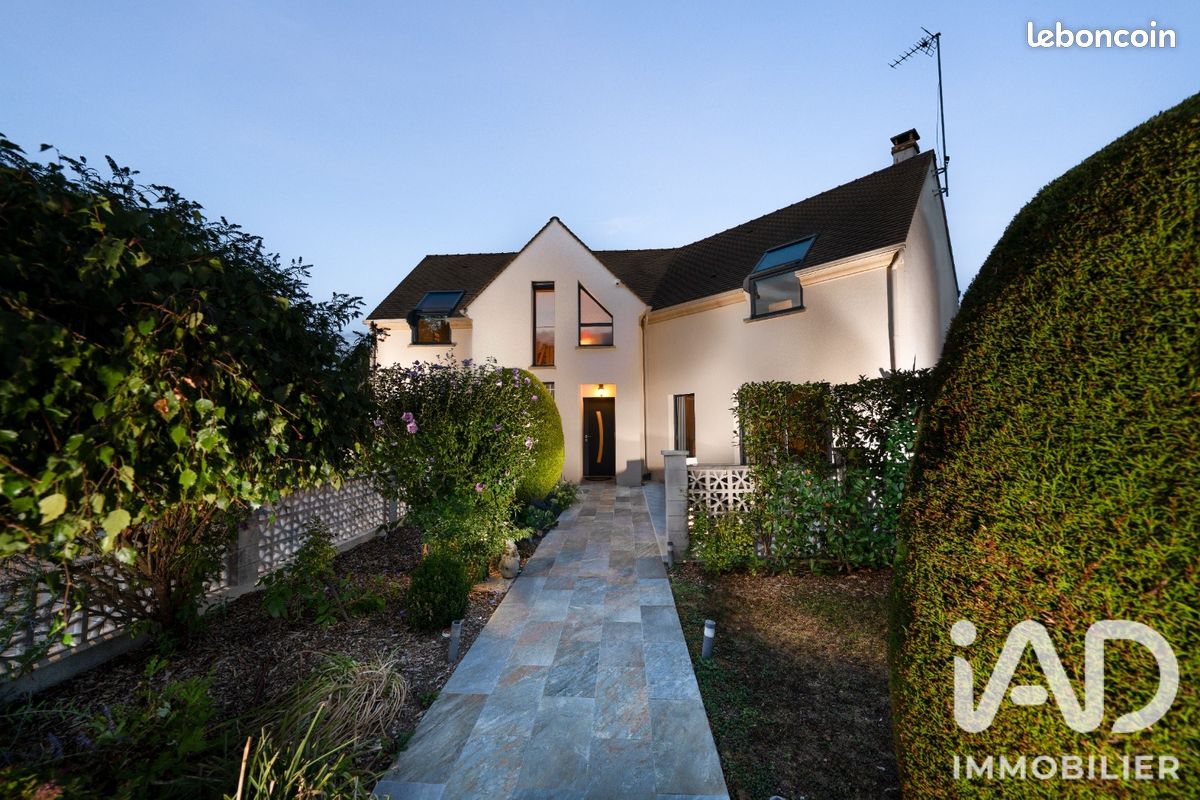 Maison 7 pièces 194 m² · à Vieille-Église-en-Yvelines · 194 m² · 835 000 €