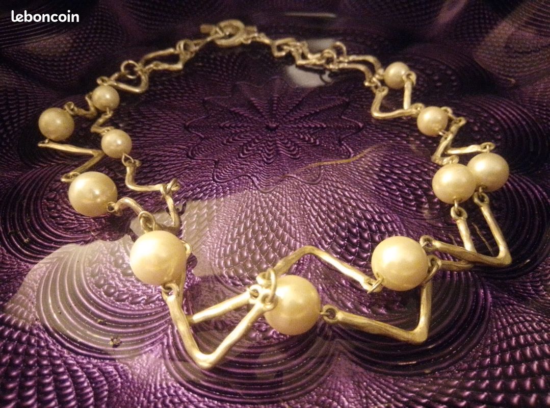 Collier Vintage Biche De Bere - Métal Et Perles Argenté - Mi-long, Bon état D’usage