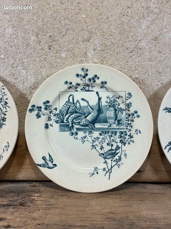 đ 3 grandes assiettes terre de fer Ernest Cognacq : la collection complĂšte, plus que centenaires des 3 motifs diffĂ©rents : poisson, gibier et fruits pour une superbe dĂ©coration (image 3)