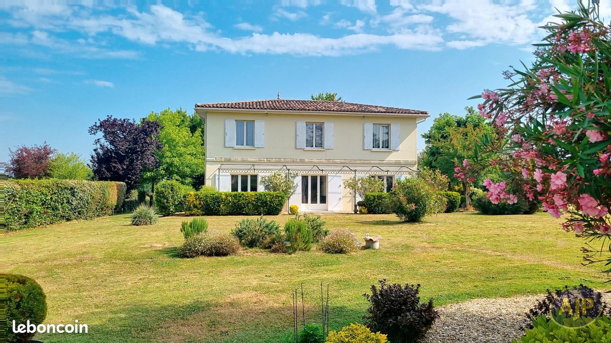 Maison 7 pièces 225 m² · à Saint-Denis-de-Pile · 225 m² · 346 000 €