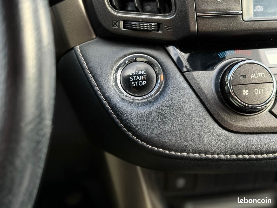 Toyota RAV4 2.0 D-4D 124ch Lounge – GPS – Caméra de recul – Chaîne – Révisé & Garantie 6 mois (image 24)