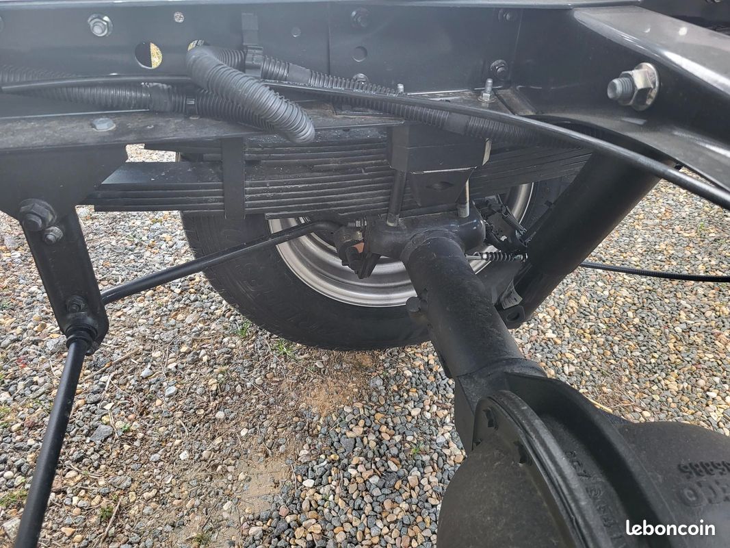 IVECO DAILY 35C18 HA8 PACK COMFORT + PACK CONSTRUCTION SIMPLE CABINE BENNE et COFFRE 03 PLACES comme NEUF avec BOITE AUTO + CAMÉRA + MOTEUR 3 LITRES + SUSPENSION RENFORCÉE ( Prix de Vente 49 990 HT ) (image 12)