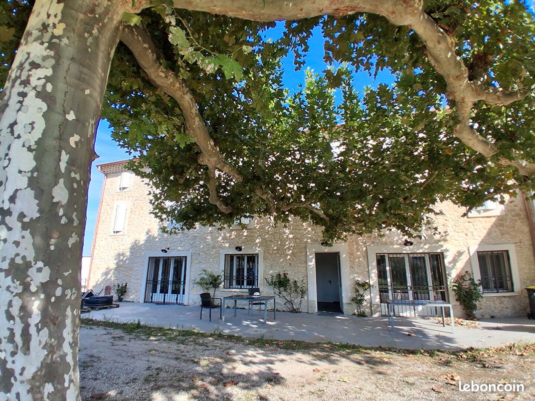 Maison 13 pièces 410 m² · à Pernes-les-Fontaines · 410 m² · 1 690 000 €