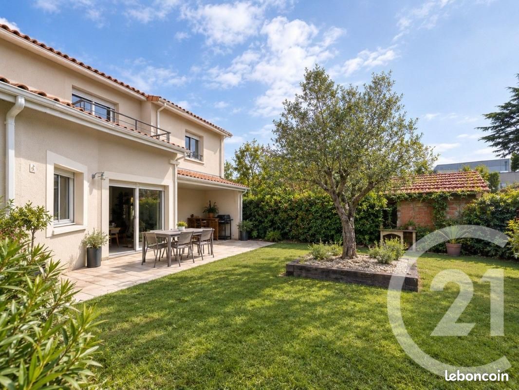 Maison 8 pièces 159 m² · à Bordeaux · 159 m² · 750 000 €