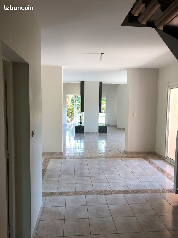 Maison T5 de 220 m² avec bureau et annexes (image 5)