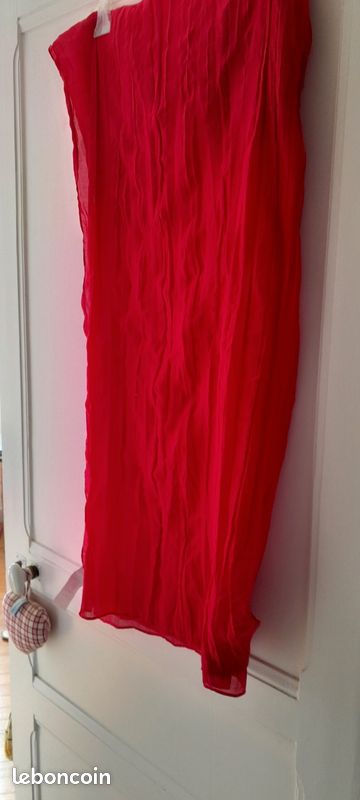 Foulard ou chech rouge NEUF (image 1)