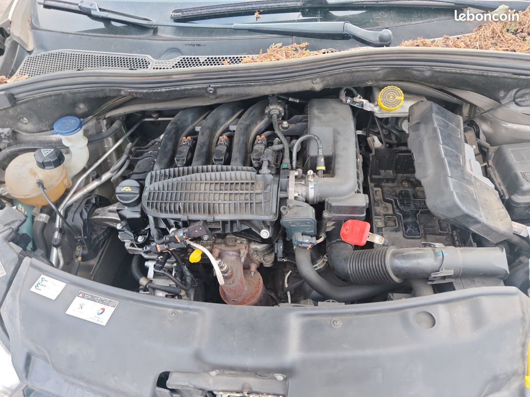 Peugeot 208 1.2 vti accidentée (image 5)