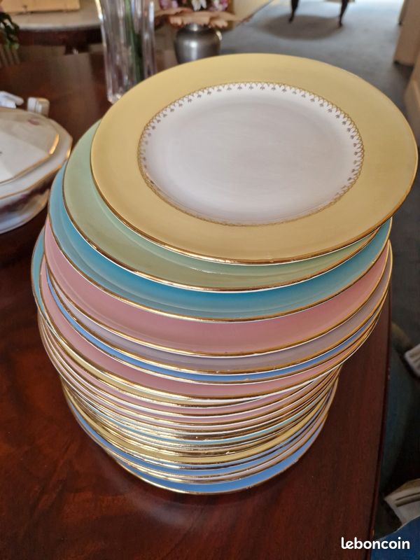 Assiettes avec liseré de couleur (image 1)